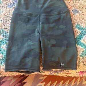 ALO Yoga Women's Dark Camo Bike Shorts